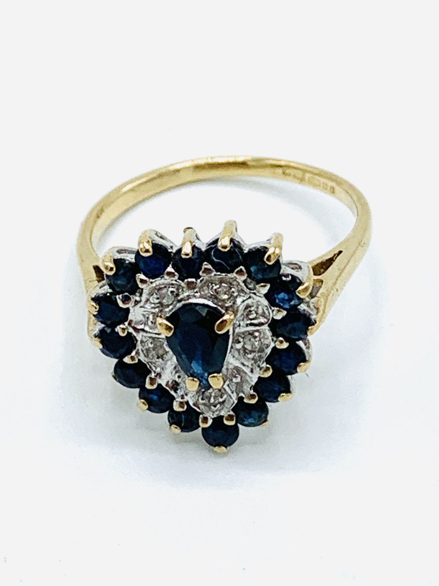 9ct gold heart shaped sapphire and diamond ring. - Image 2 of 4