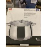 Stainless steel casserole pot. This item carries VAT.
