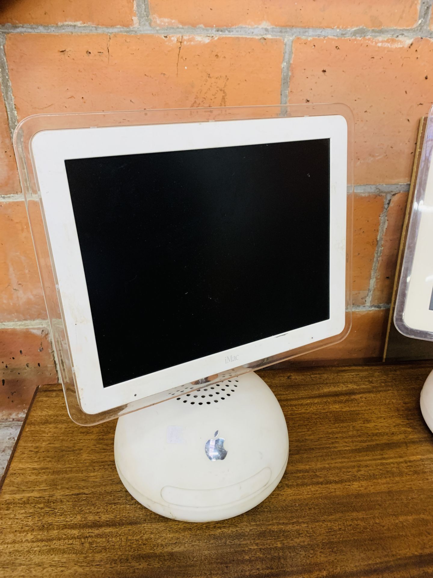 Two Apple iMacs. - Image 3 of 5