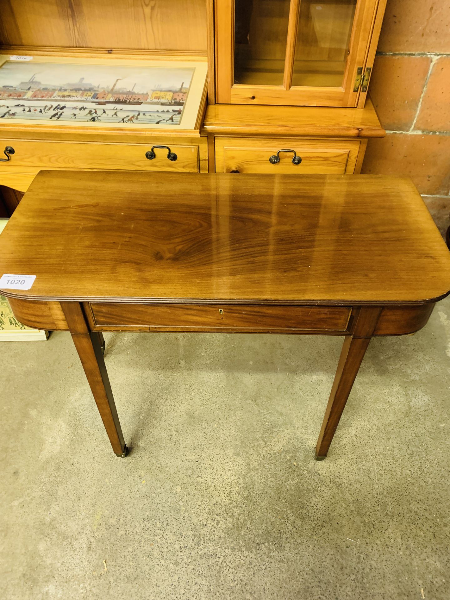 Mahogany side table with frieze drawer. - Image 2 of 3