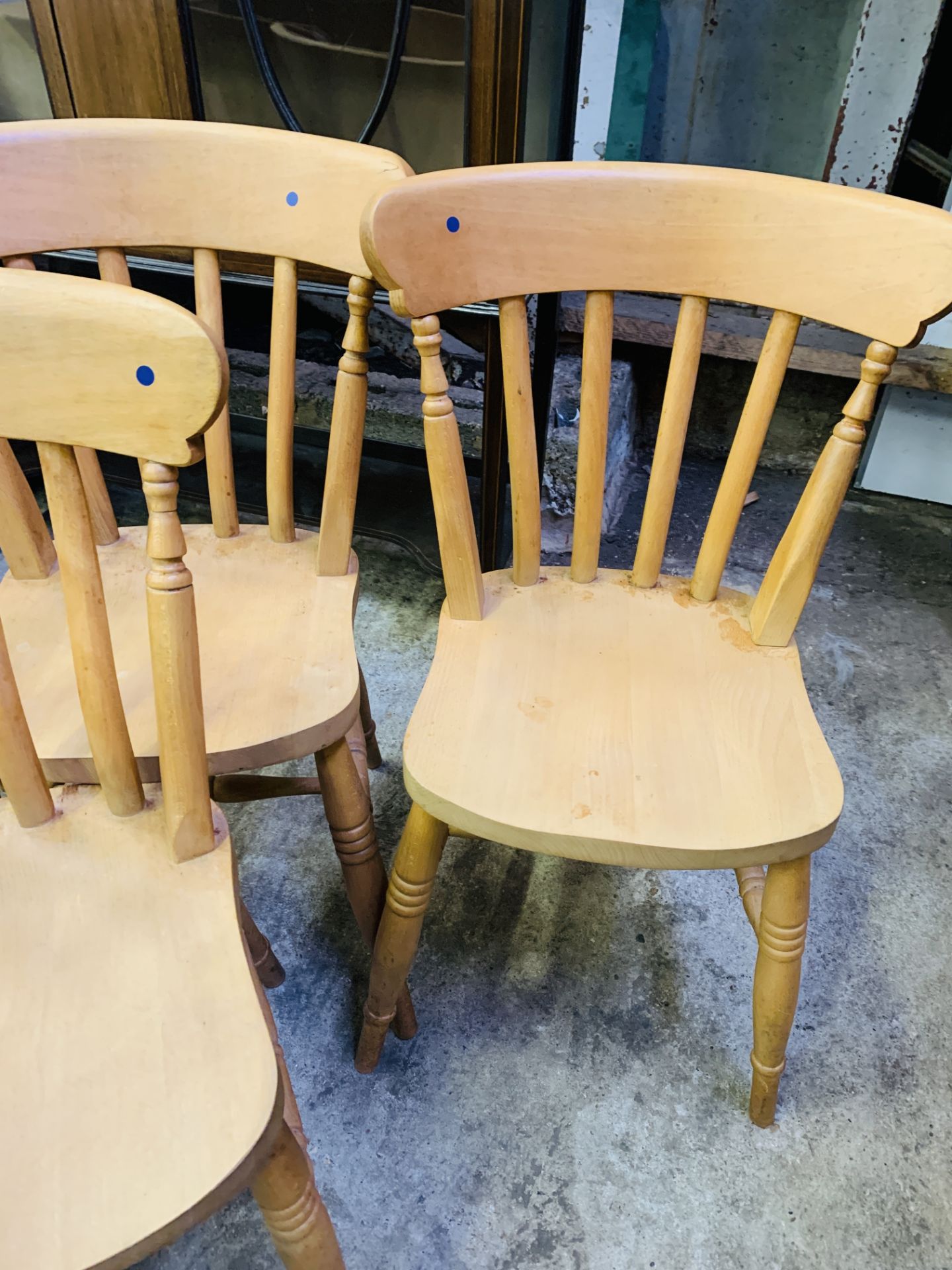 Set of four Windsor style kitchen chairs. - Image 4 of 4