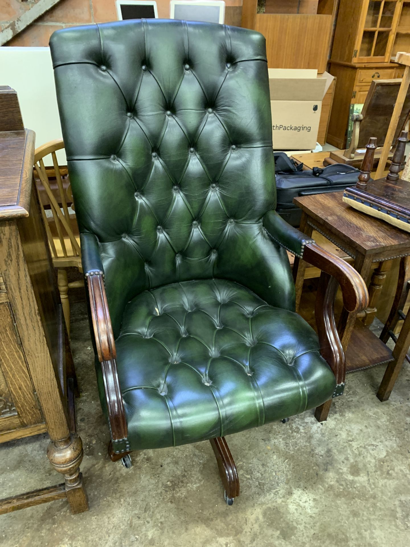 Green buttoned leather upholstered swivel chair. - Image 2 of 3