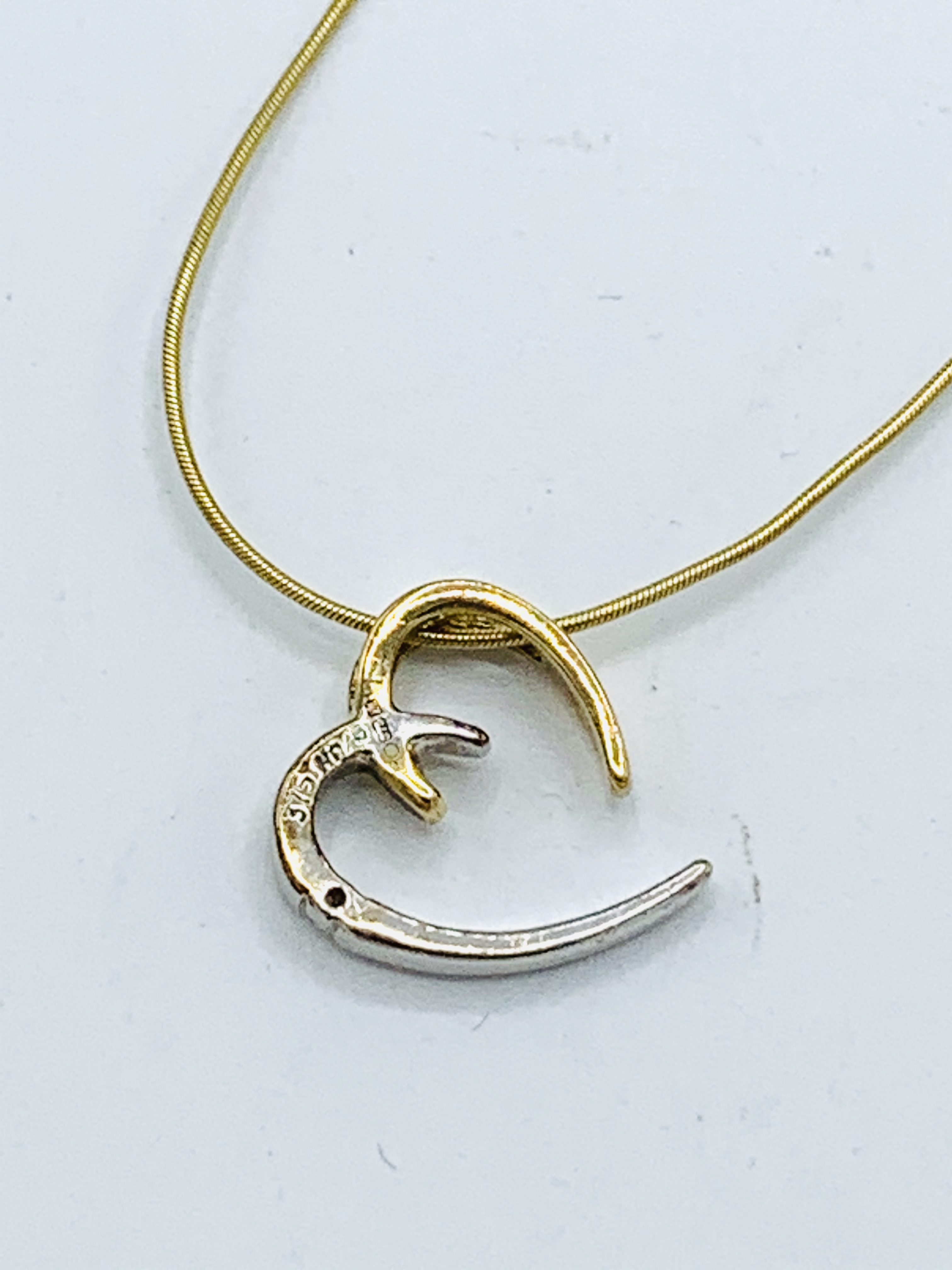 Yellow gold diamond set heart necklace 3.10g - Image 2 of 3