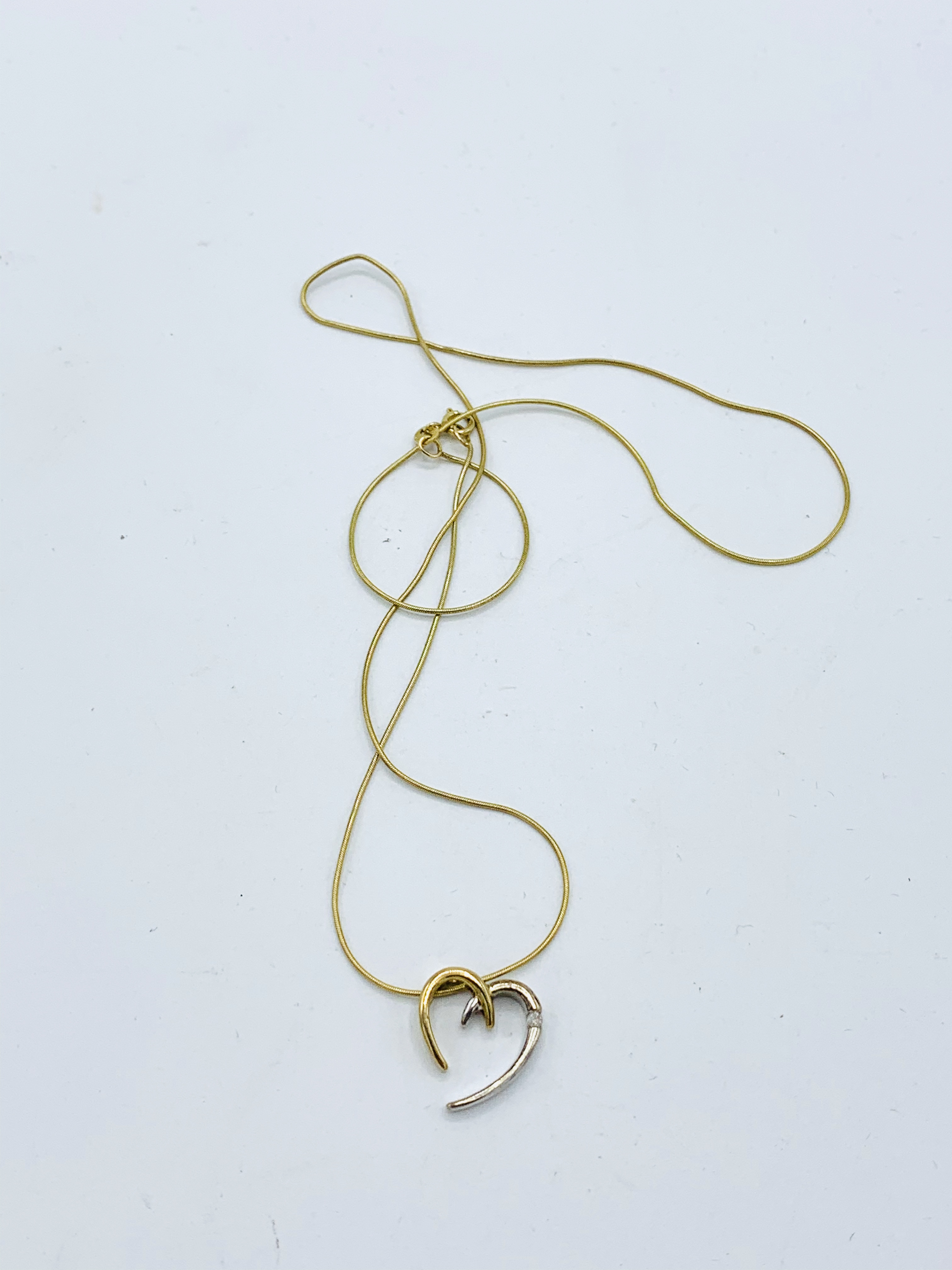 Yellow gold diamond set heart necklace 3.10g - Image 3 of 3