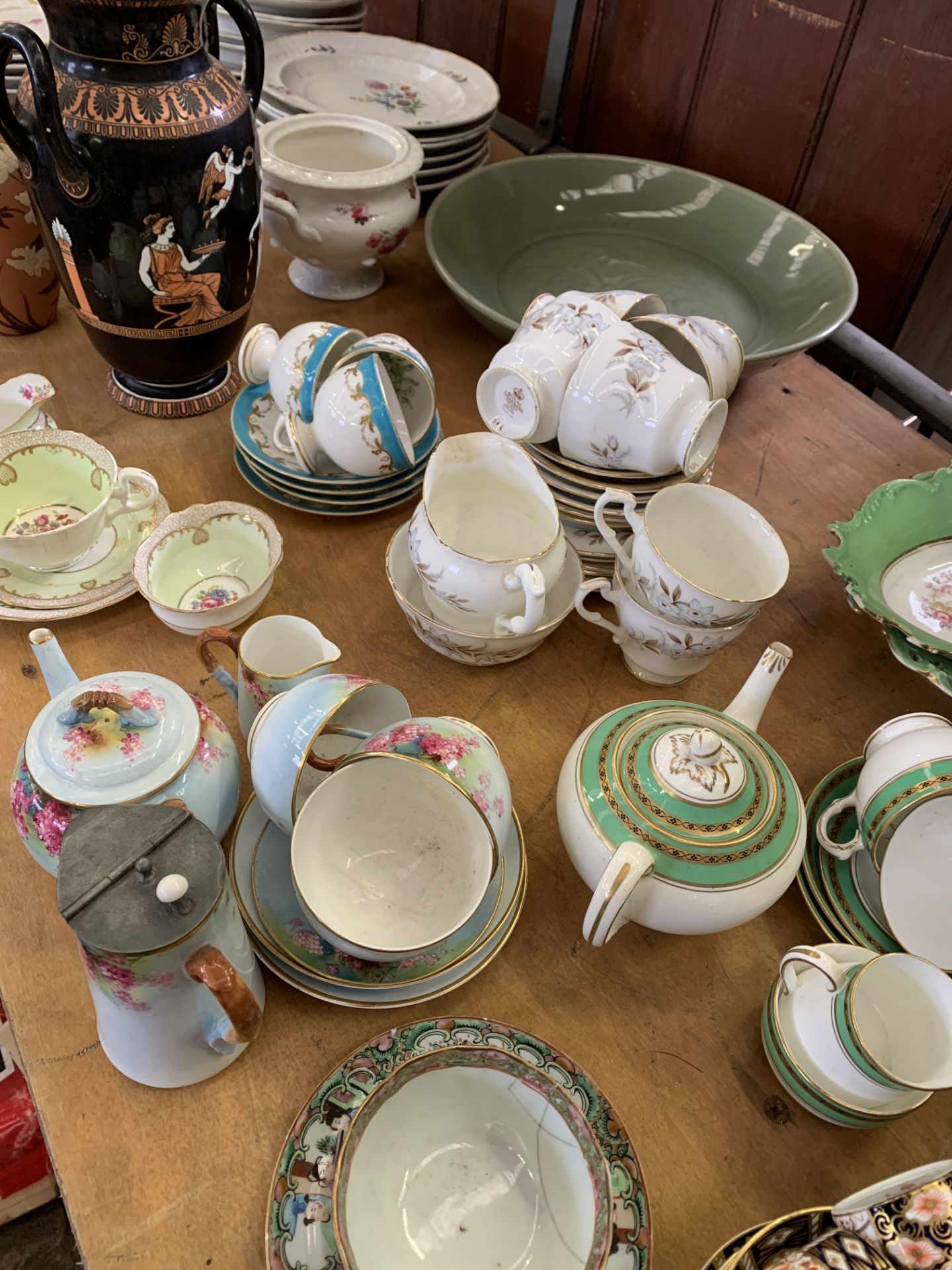 Large quantity of miscellaneous china. - Image 10 of 10