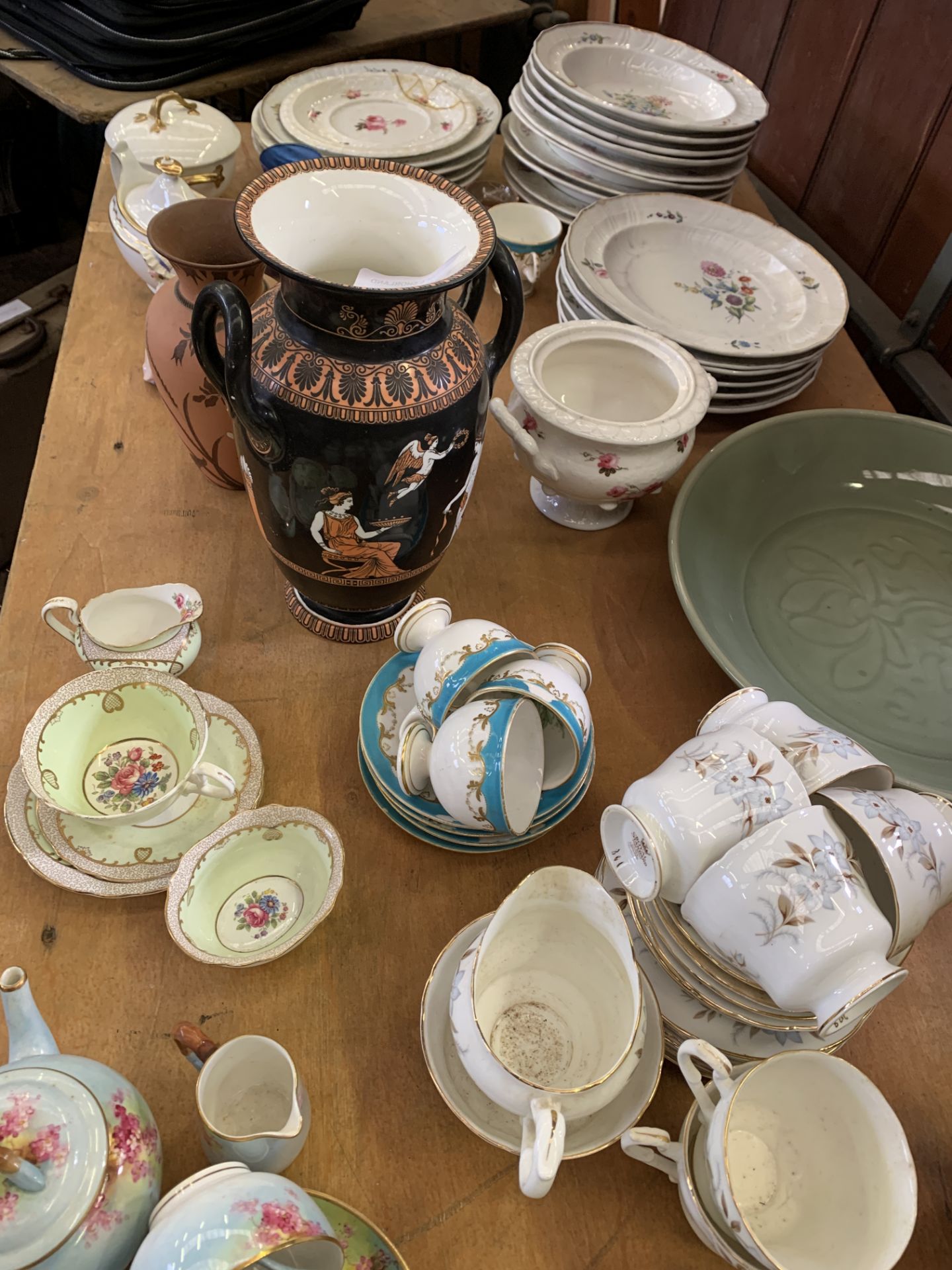 Large quantity of miscellaneous china. - Image 2 of 10