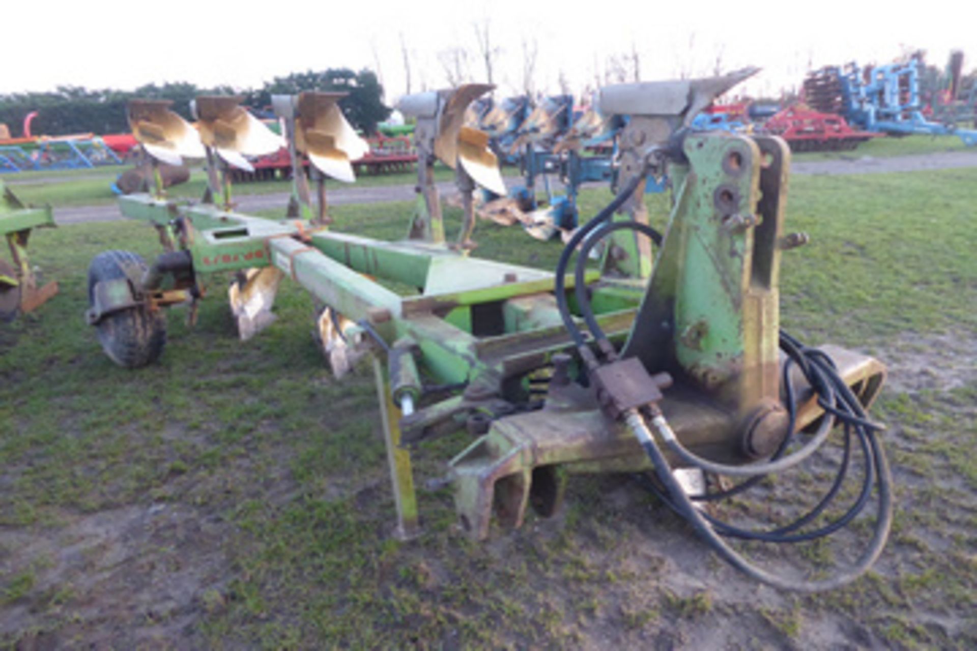 Dowdeswell DP7 5F reversible plough - Image 2 of 2