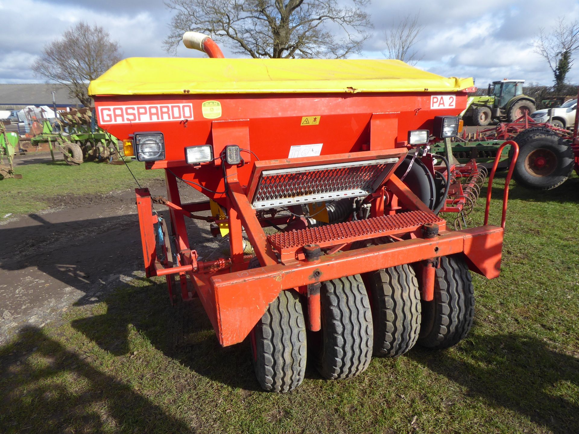 Gasardo PA 2 front grain hopper with tyre press - Image 2 of 2