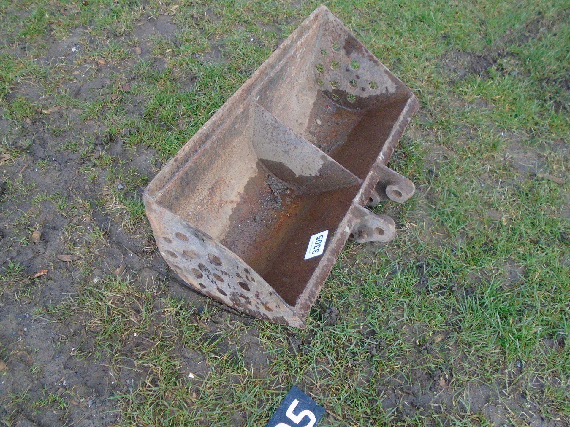 Digger bucket