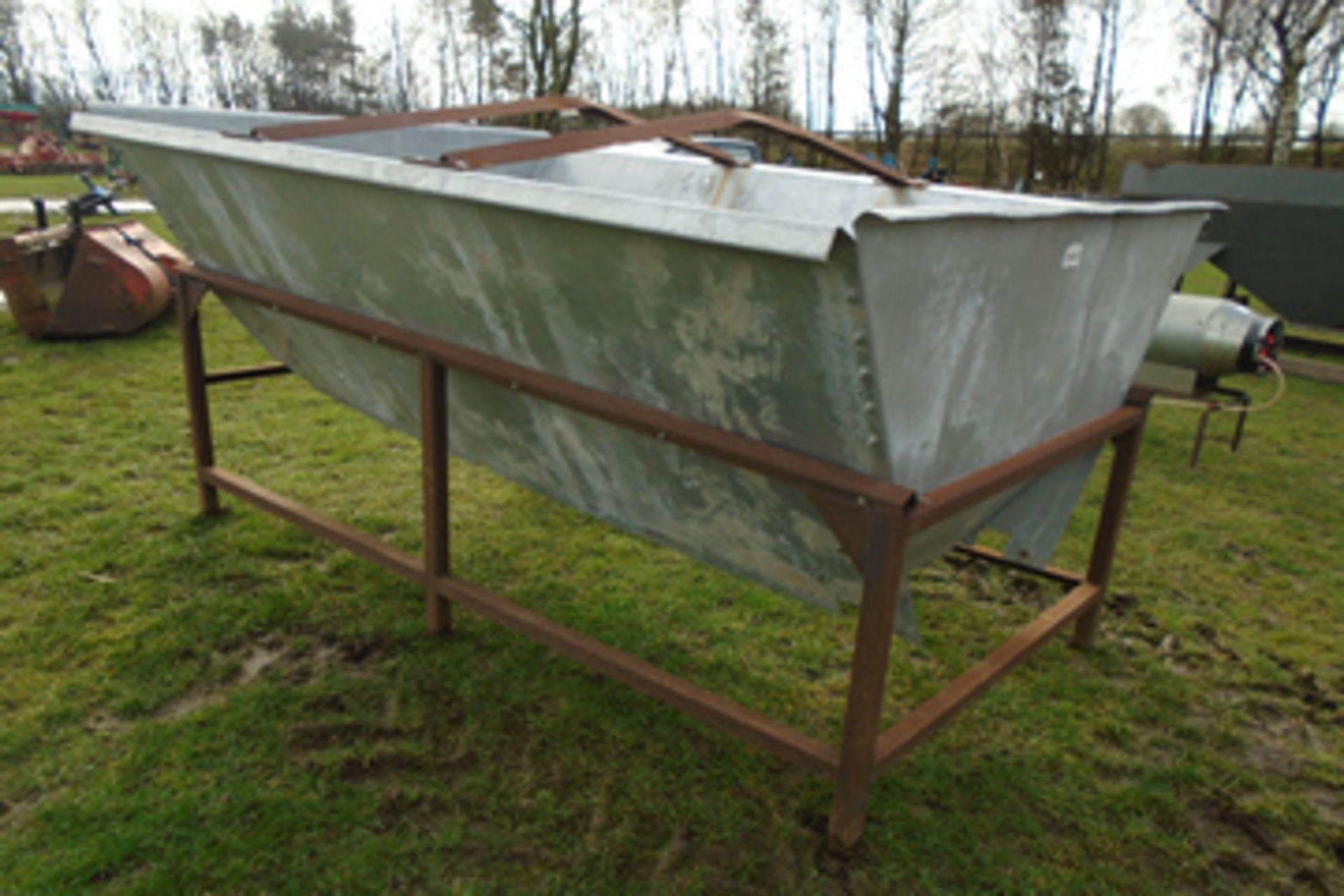 Steel hopper for grain dryer