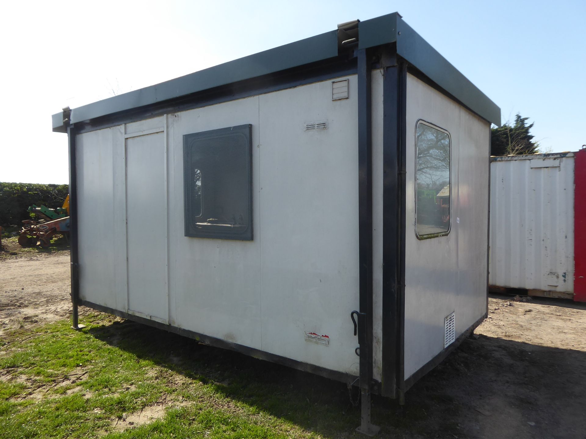 16ft cabin with sink unit & toilet