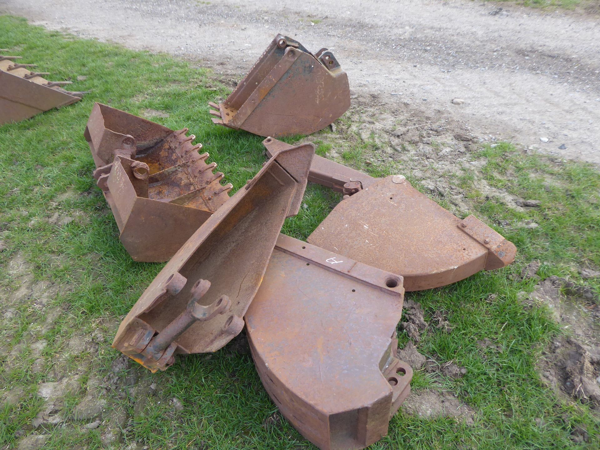 5 McConnel digger buckets - Image 2 of 2