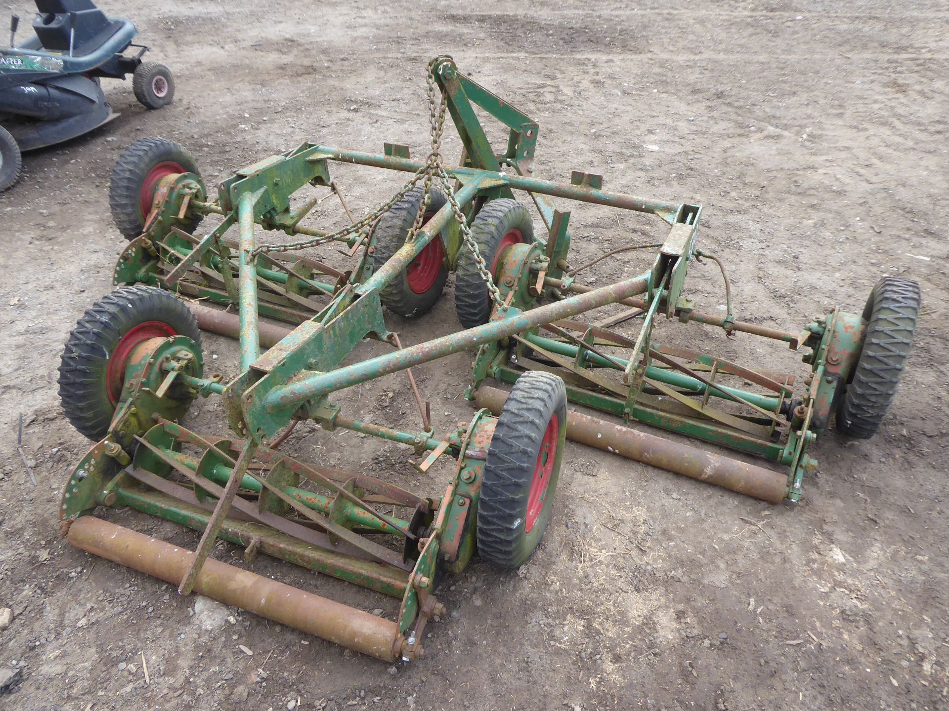 Ransome triple gang mowers NO VAT - Image 2 of 2