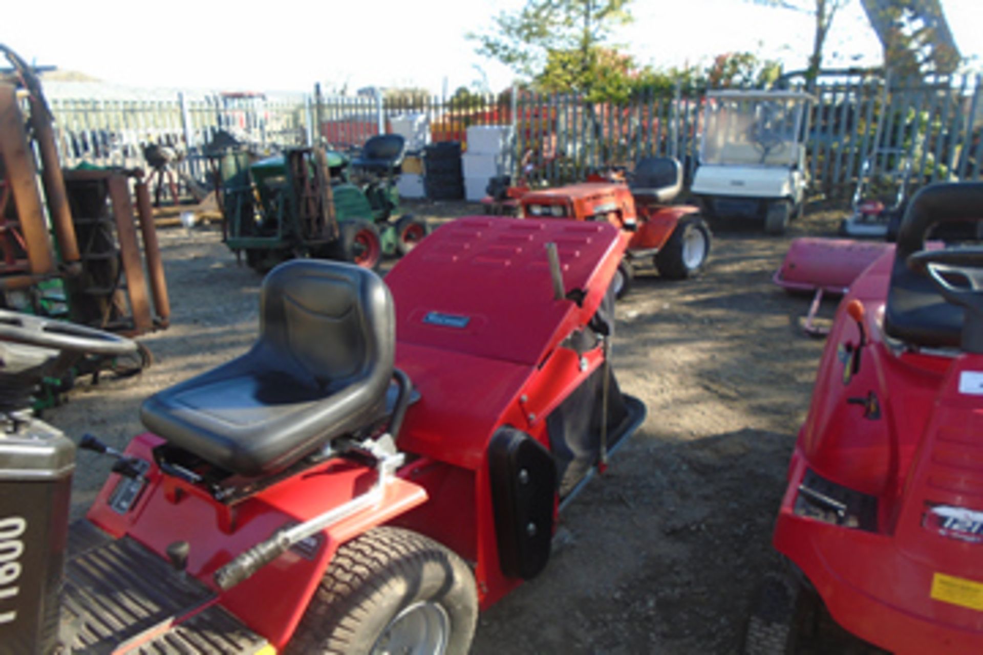 2011 Westwood T1600 ride on mower and collector, no key - Image 2 of 6