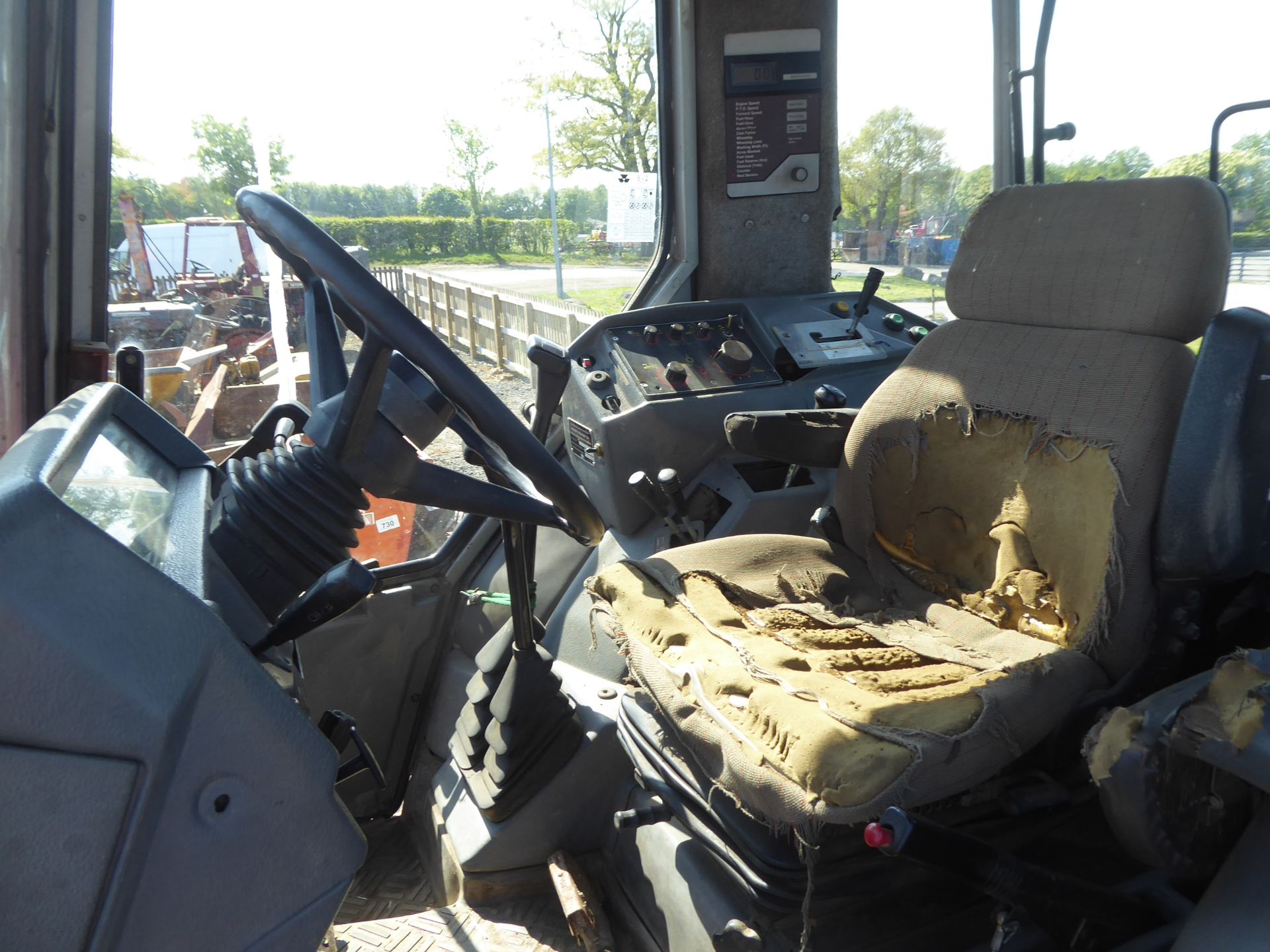 Massey Ferguson 3650 tractor, 90\% back tyres, F640 LFJ, 2847.71 Hrs - Image 8 of 8