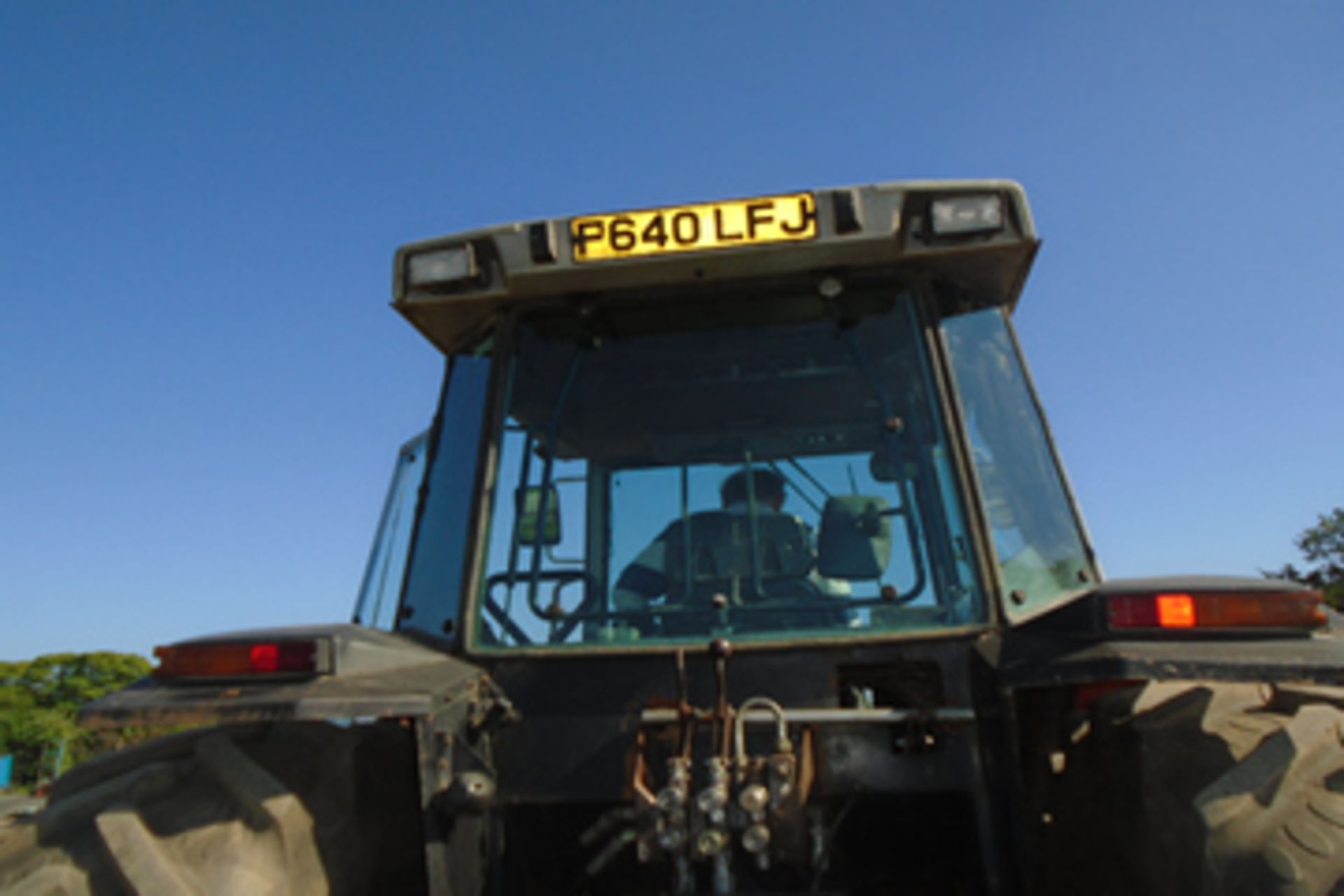 Massey Ferguson 3650 tractor, 90\% back tyres, F640 LFJ, 2847.71 Hrs - Image 3 of 8