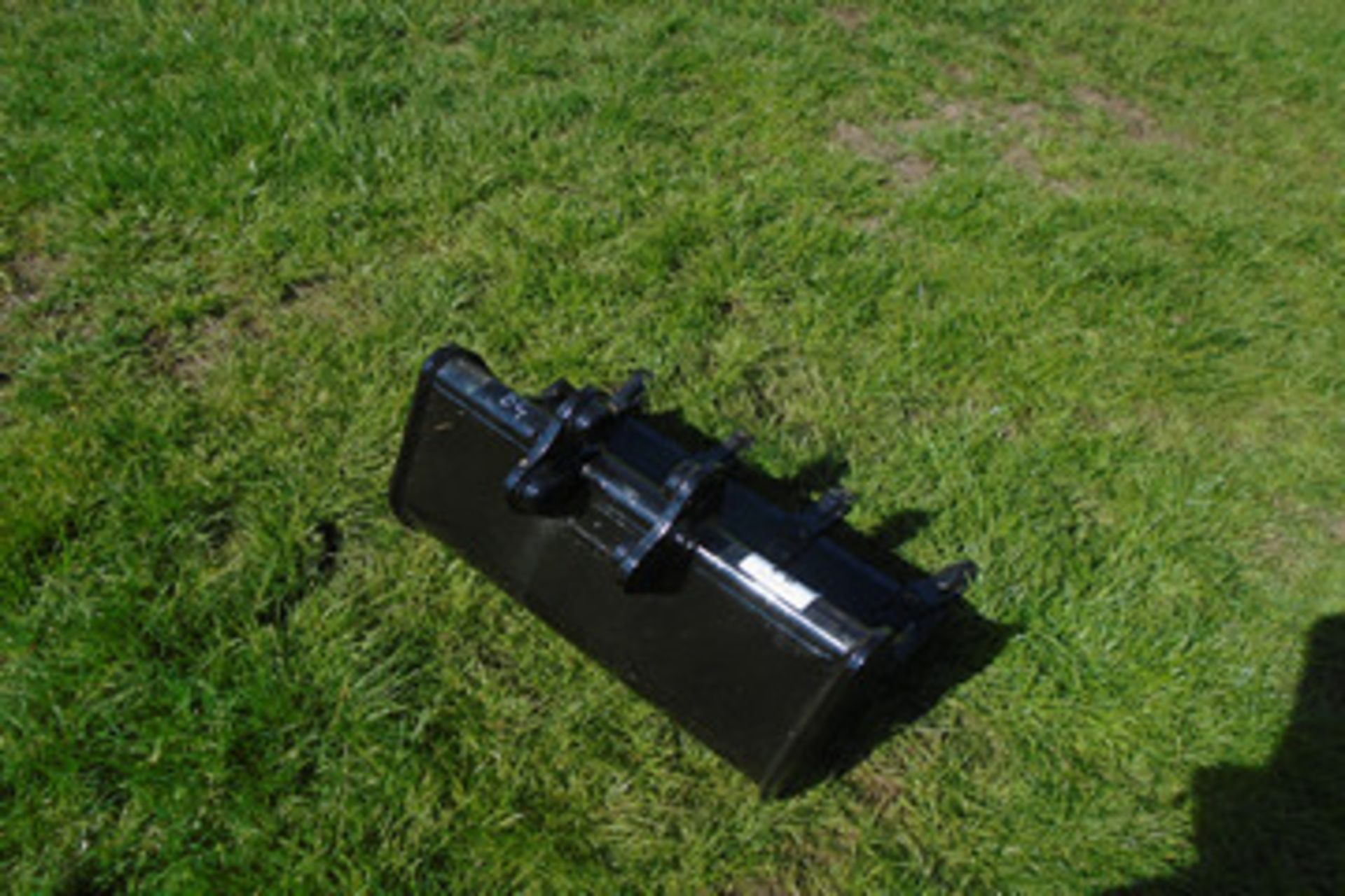 Mini digger bucket - Image 3 of 3