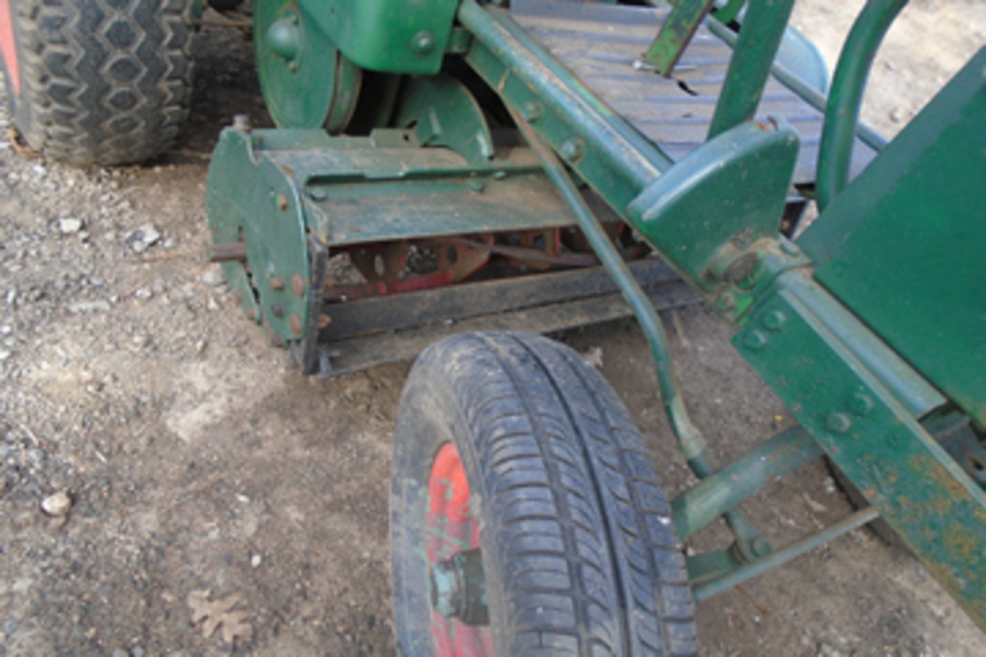 Ransome ride on garden mower with key - Image 3 of 7