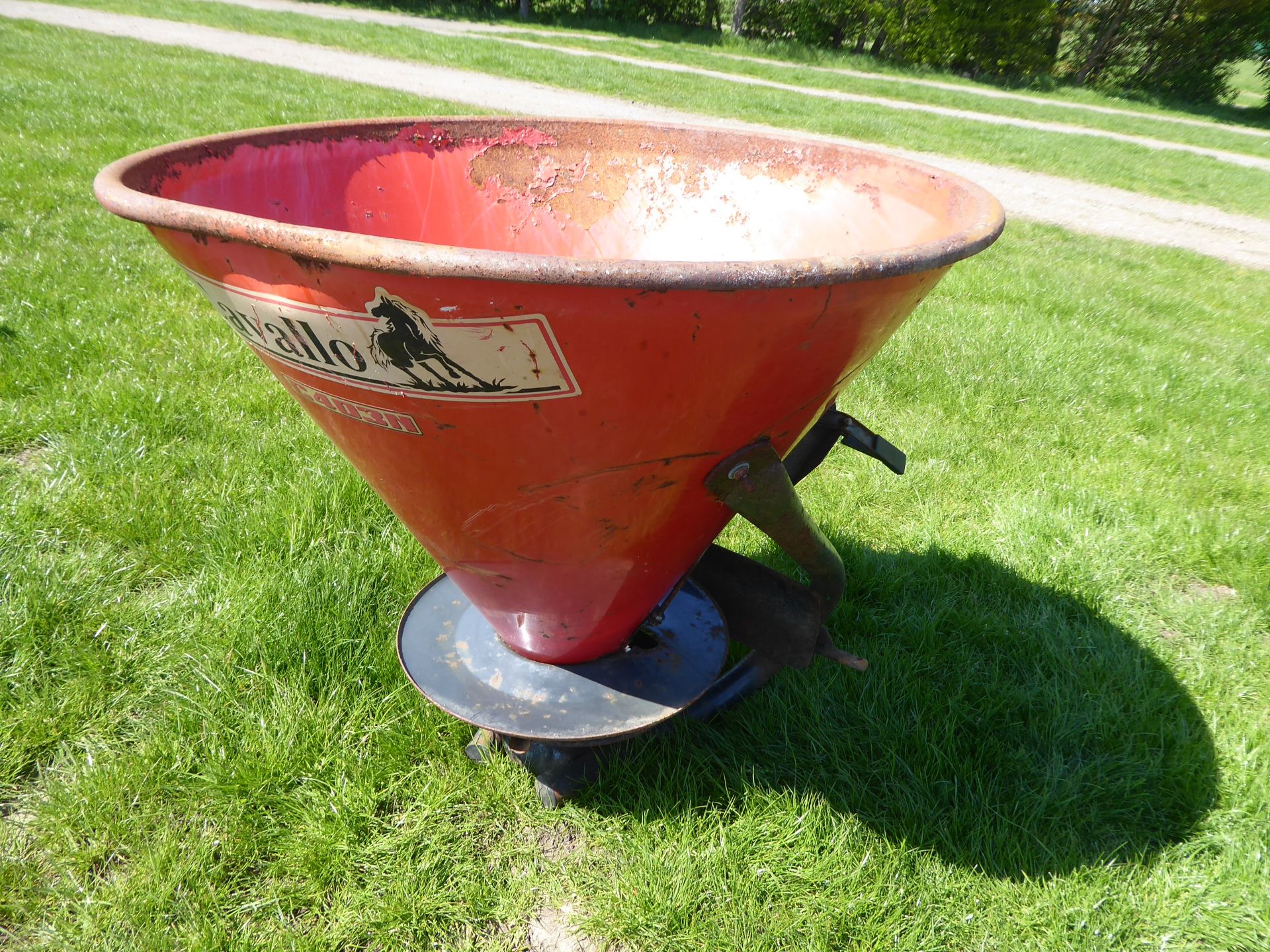 Fertiliser spreader