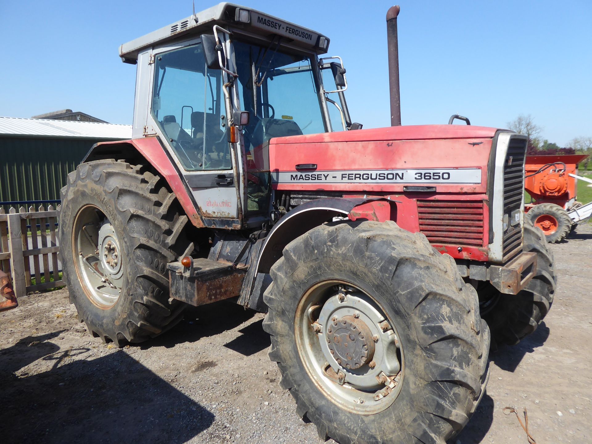 Massey Ferguson 3650 tractor, 90\% back tyres, F640 LFJ, 2847.71 Hrs - Image 5 of 8