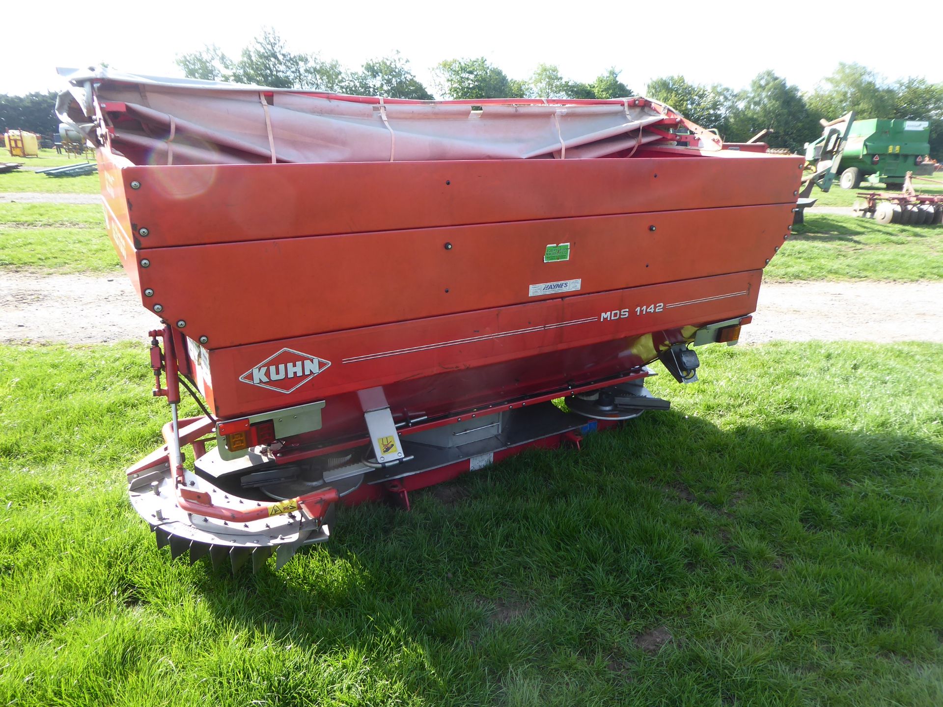 Kuhn MDS 1142 fertiliser spreader, gwo, manual spreading charts - Image 3 of 5