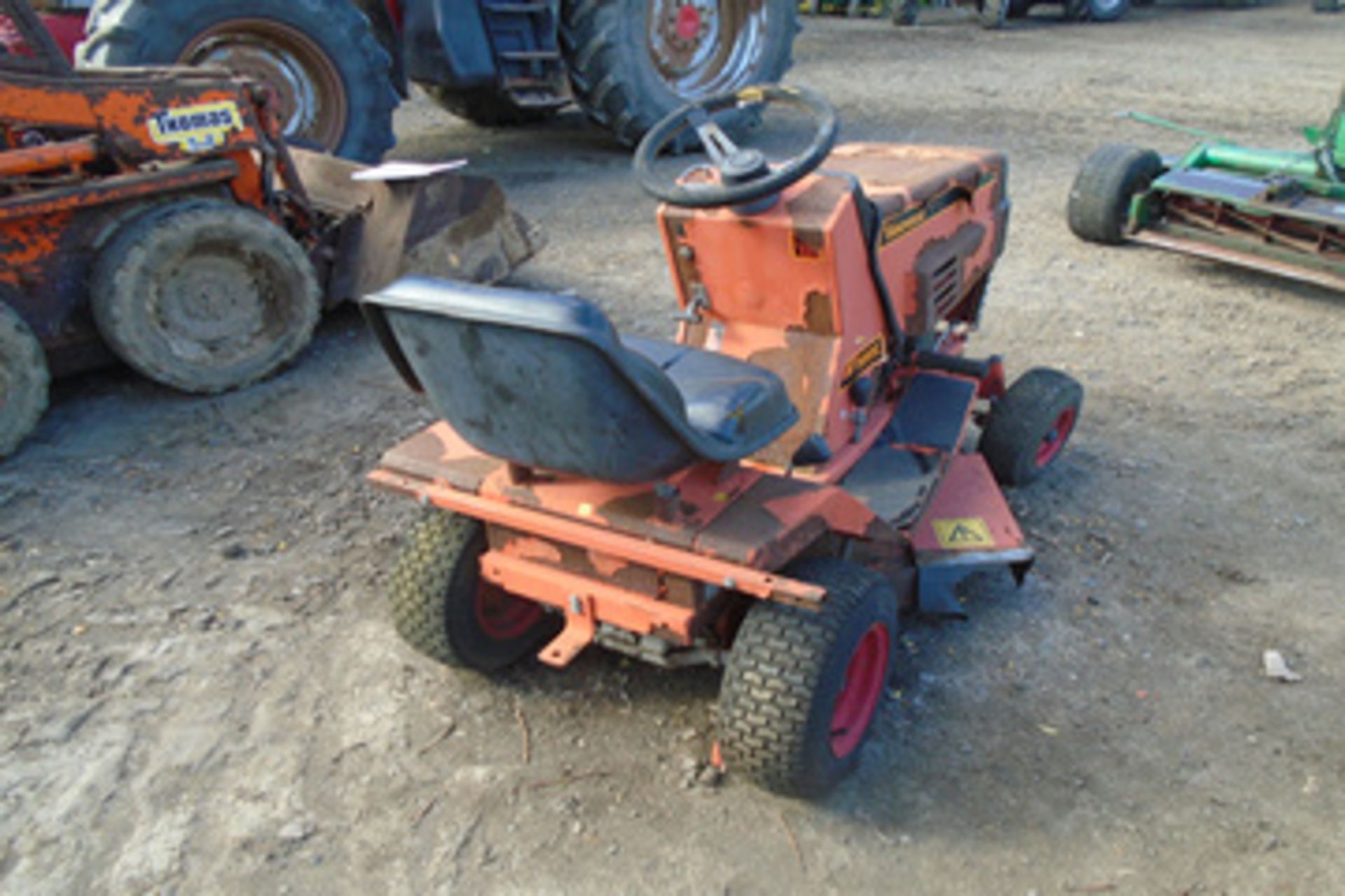 Westwood ride on mower, 8hp, electric start - Image 2 of 4