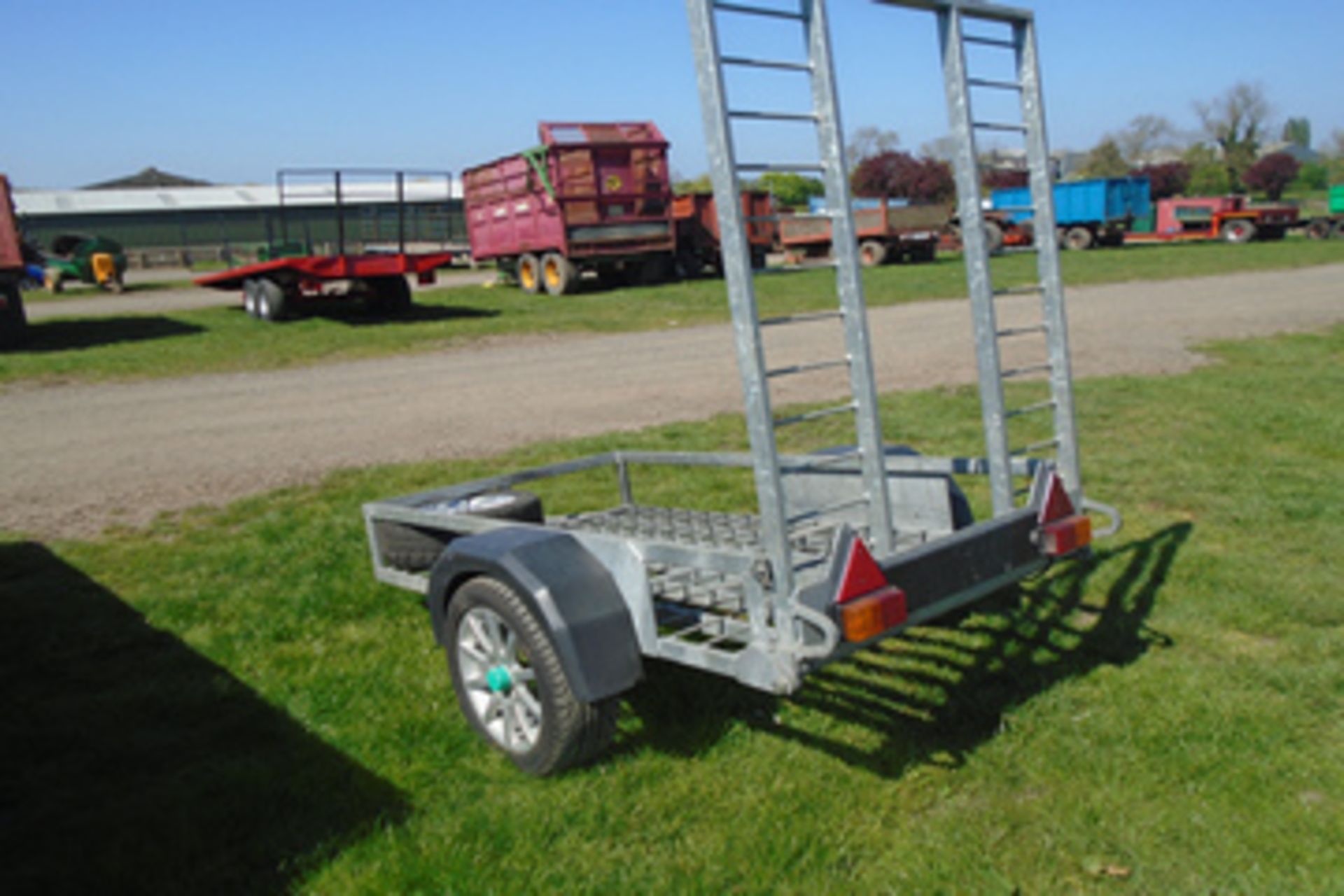 Quad/lawnmower trailer 6'6"x3'6", heavy duty fold down ramp, lights - Image 2 of 2