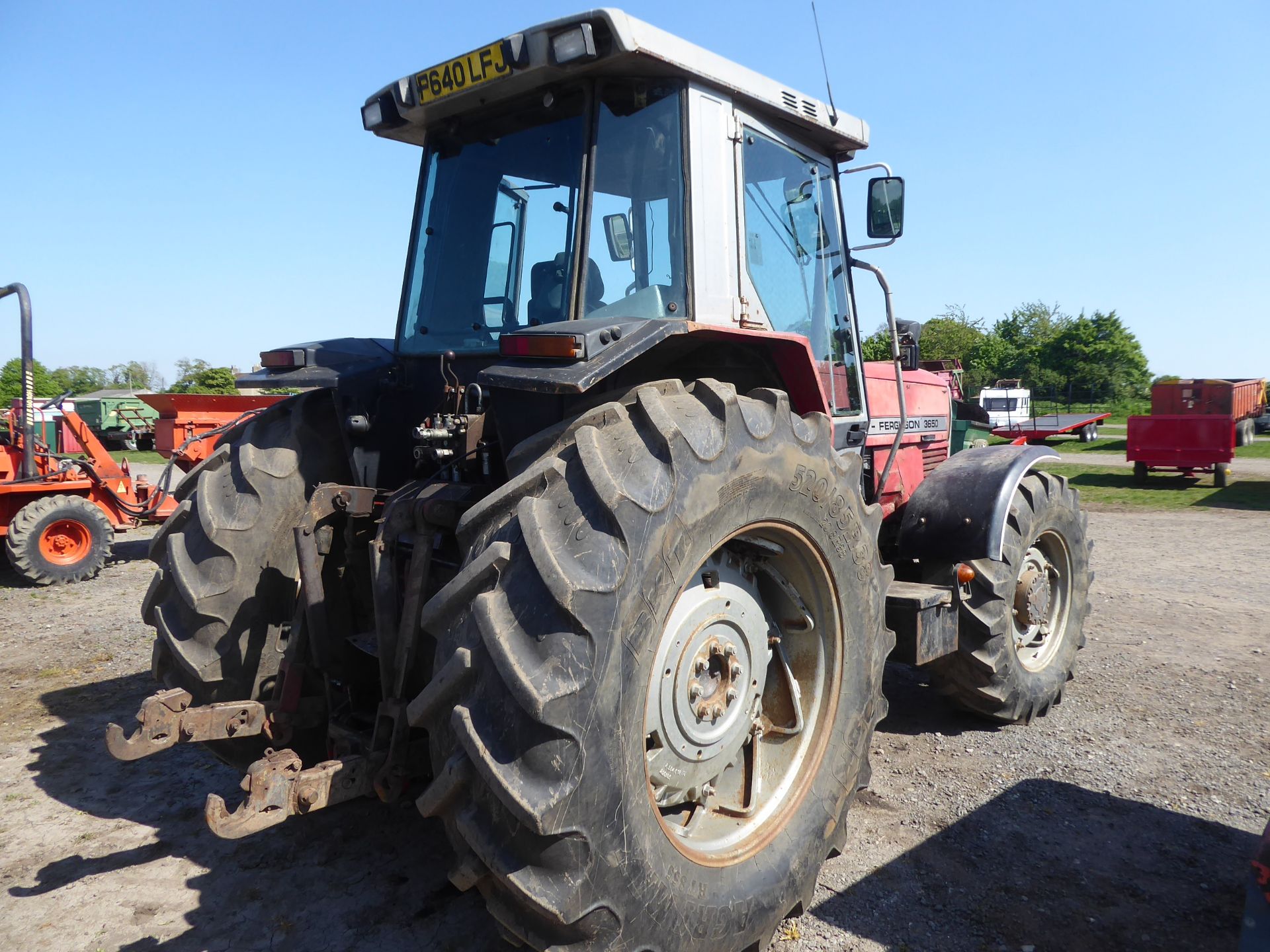 Massey Ferguson 3650 tractor, 90\% back tyres, F640 LFJ, 2847.71 Hrs - Image 6 of 8