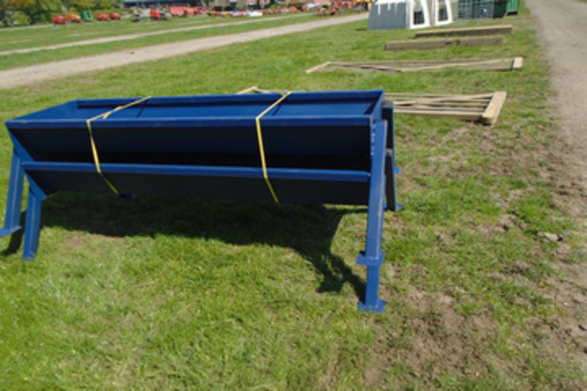 2 beef feed troughs on legs, heavy duty 3mm steel sheet and 50x50 box legs - Image 2 of 2