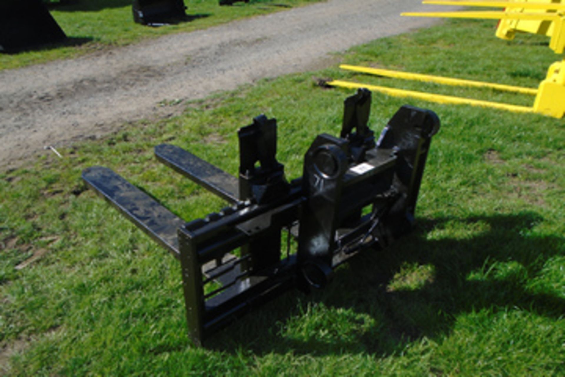 Heavy duty forklift carriage with hydraulic extending forks side-shift - Image 3 of 3