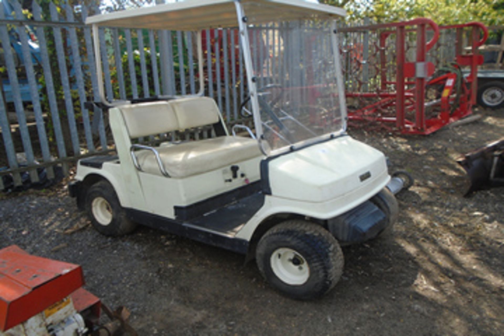 Yamaha Petrol golf bugg, key NO VAT - Image 5 of 5