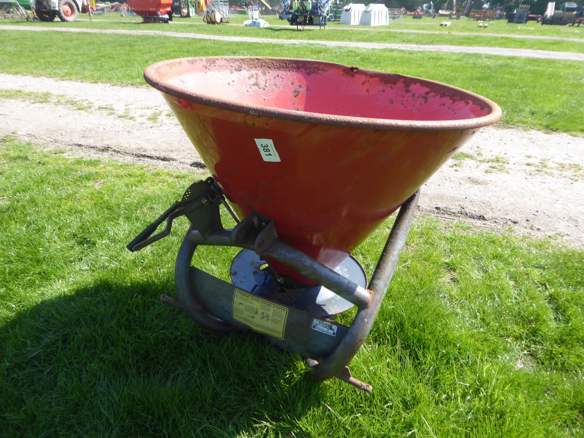 Fertiliser spreader - Image 2 of 2