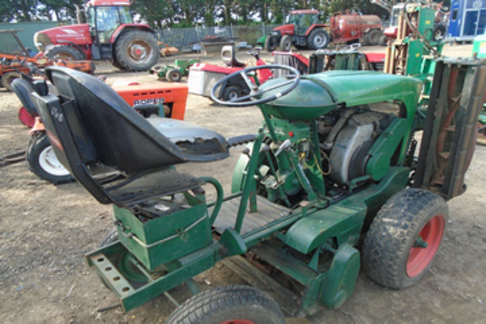 Ransome ride on garden mower with key - Image 5 of 7