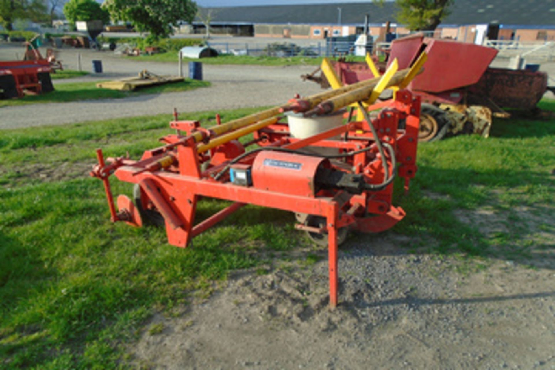 Technohac T2000 synchronised plastic mulching and seed planter with film dispenser and electri NOVAT - Image 4 of 4