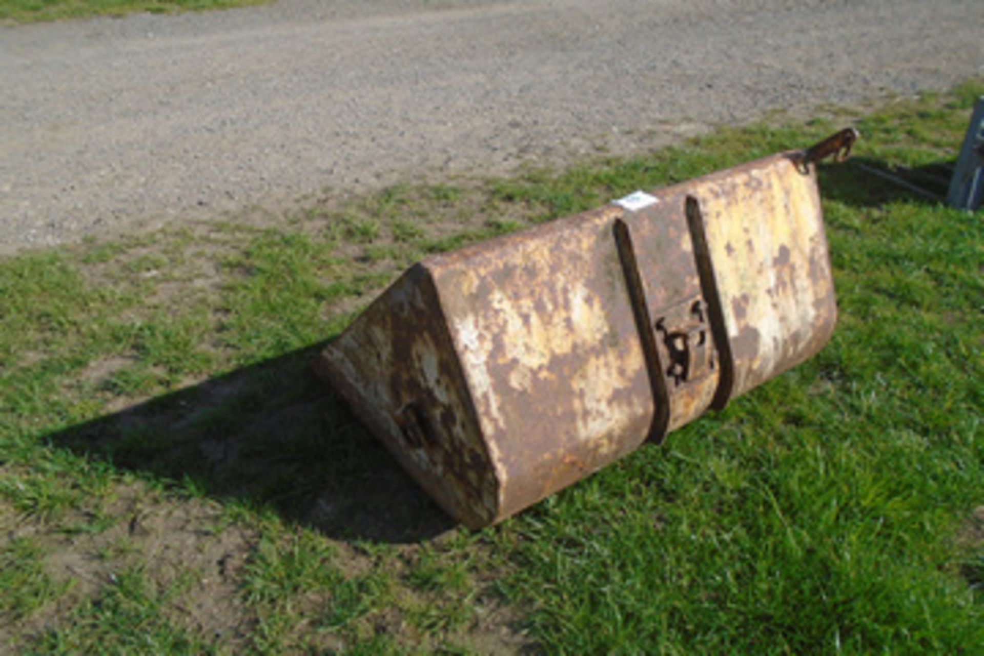 3'6" loader bucket for Ferguson, good order - Image 2 of 4