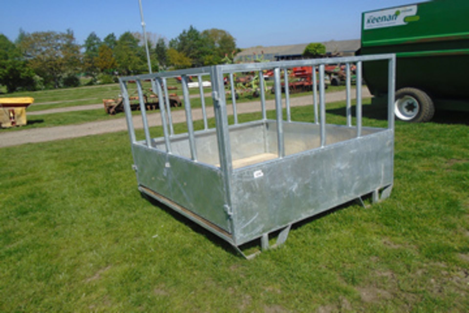 New cattle feed box - Image 2 of 2