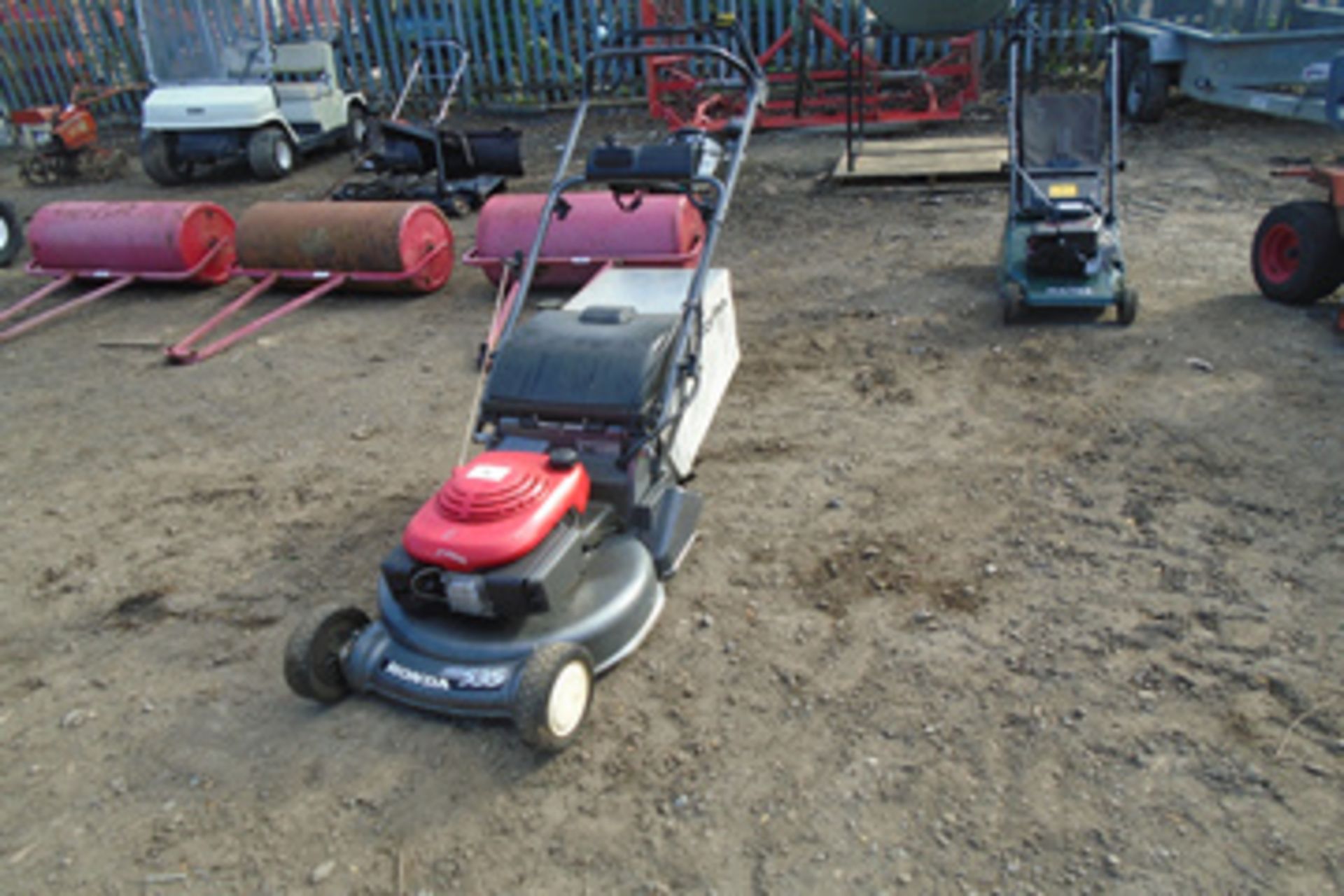 Honda HRD 535 roller drive petrol mower, key start