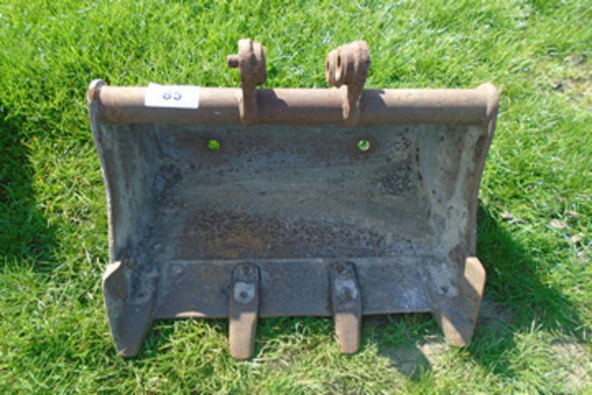 24" digging bucket for mini digger NO VAT - Image 3 of 3