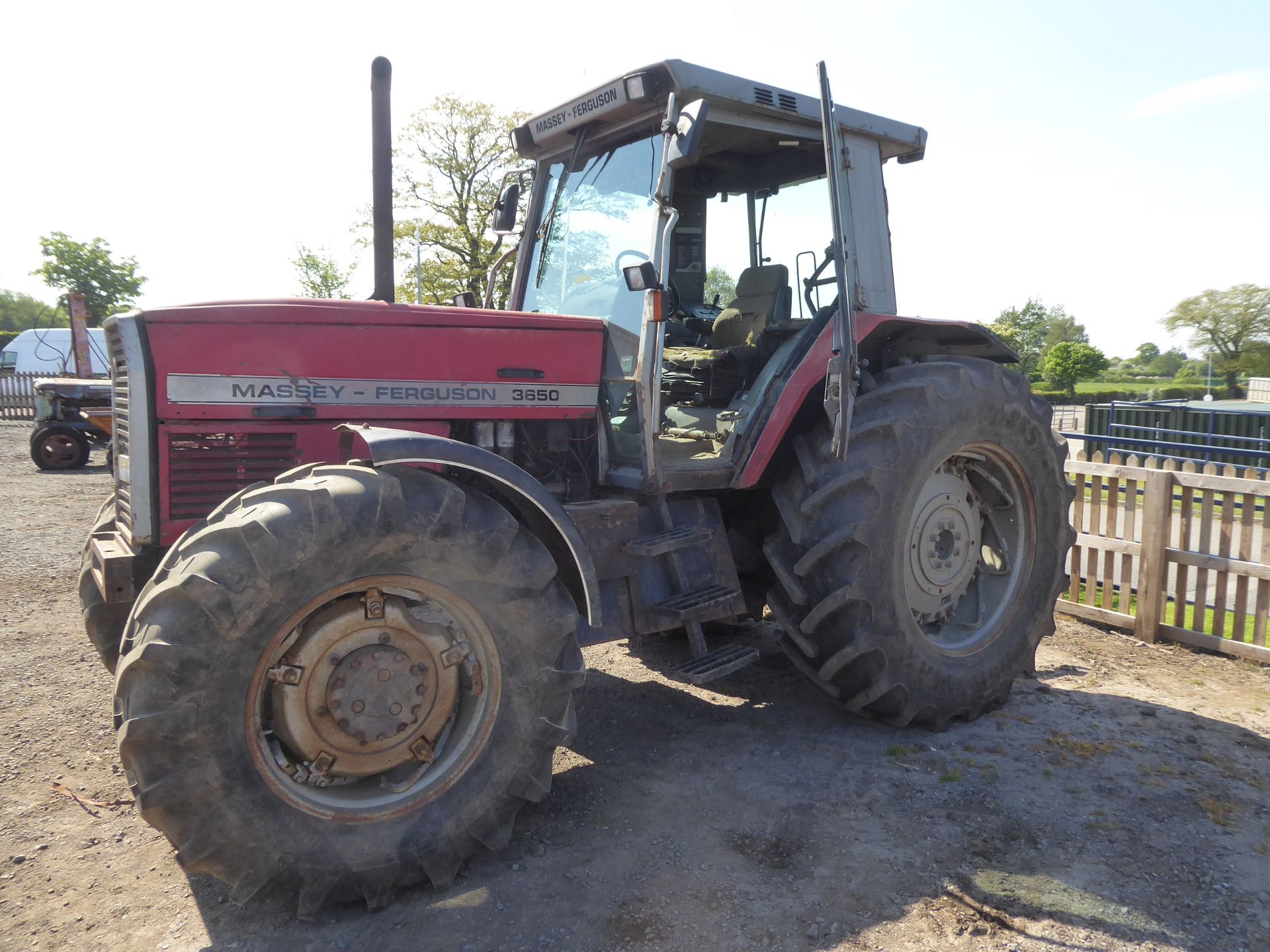 Massey Ferguson 3650 tractor, 90\% back tyres, F640 LFJ, 2847.71 Hrs - Image 7 of 8