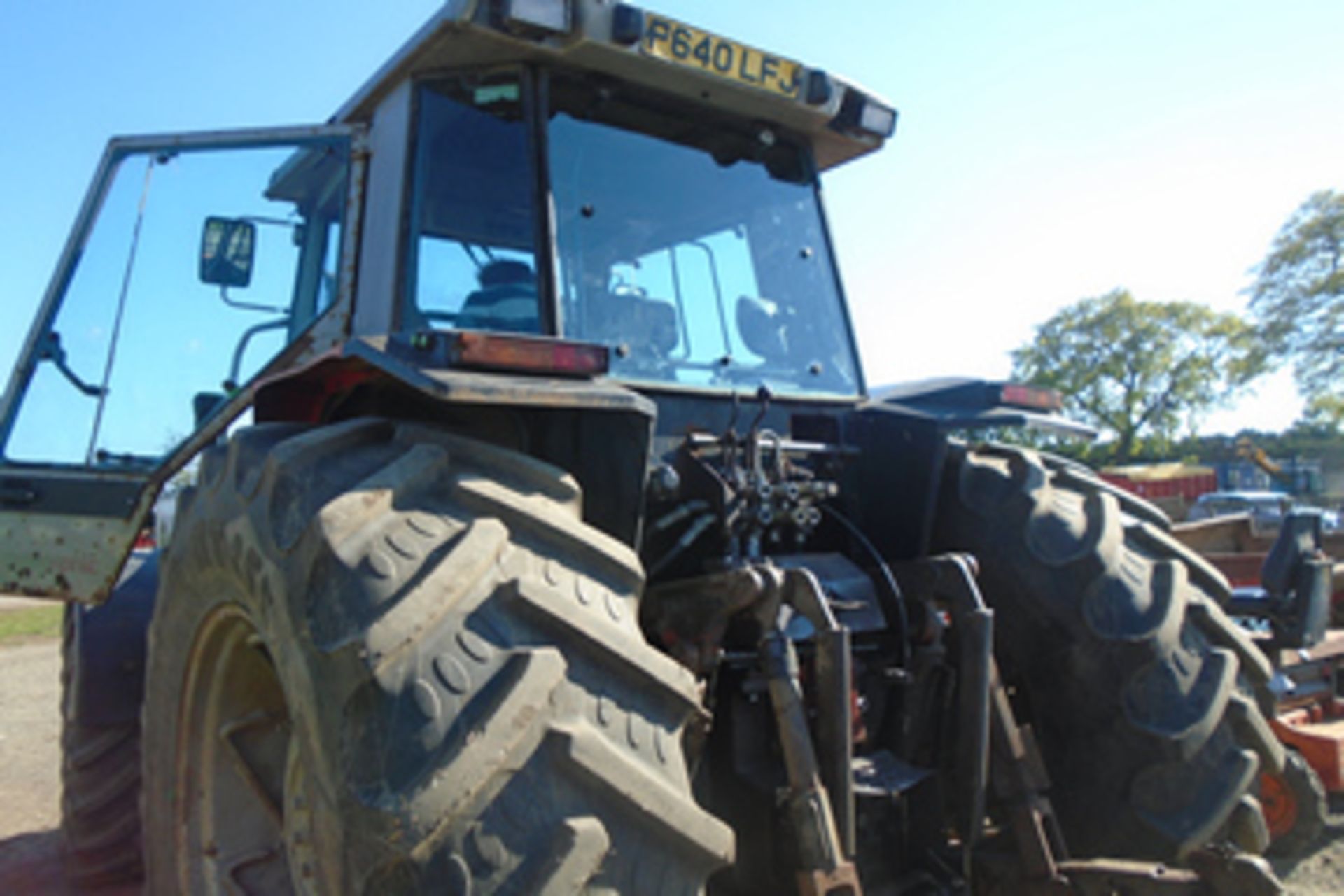 Massey Ferguson 3650 tractor, 90\% back tyres, F640 LFJ, 2847.71 Hrs - Image 4 of 8