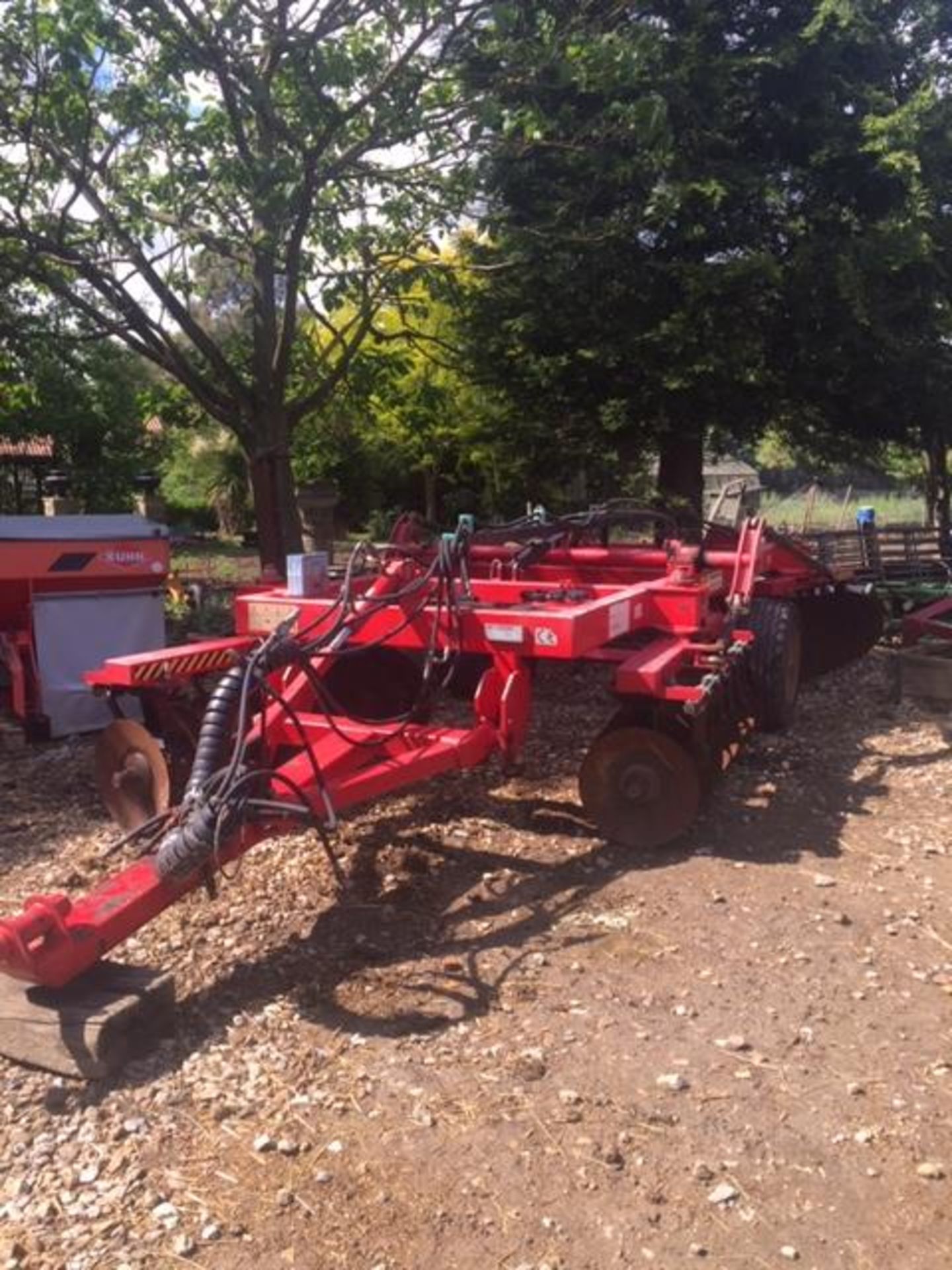 Massano heavy duty 4m folding disc harrow with 34 discs. Barn stored, excellent condition, very - Image 4 of 9