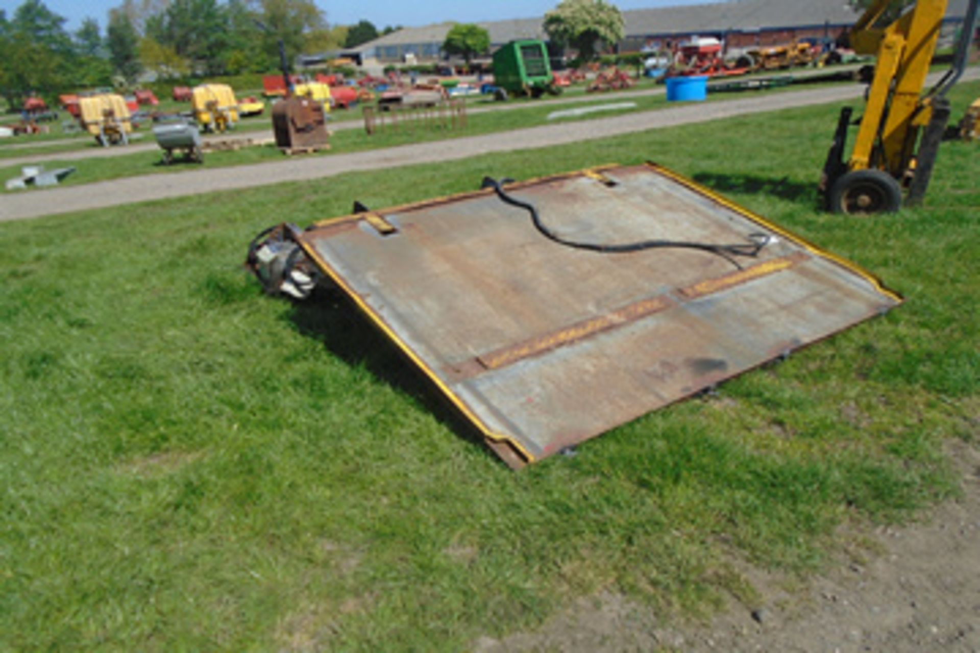 7.5T tail lift