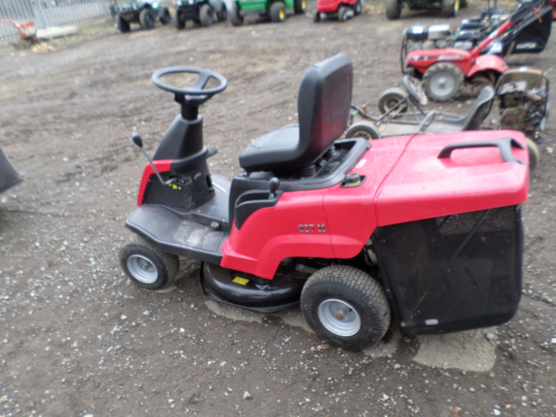 Mountfield 827H ride on mower NO VAT, key - Image 2 of 3