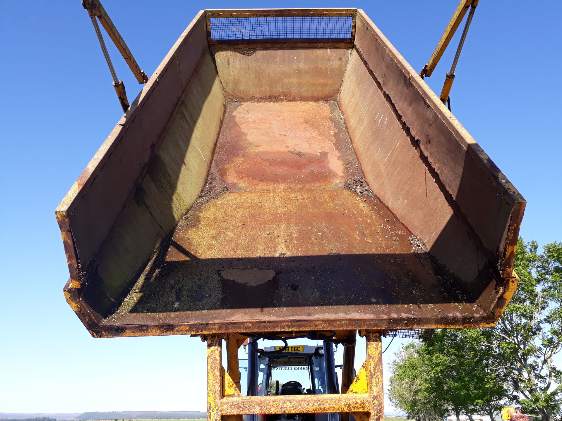 12T dump trailer with hydraulic back door - Image 2 of 10