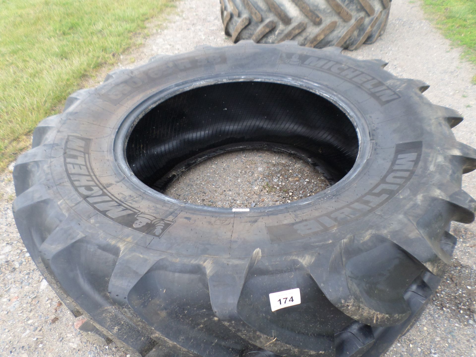 Mitchelin 650/65/38 tyre 95%