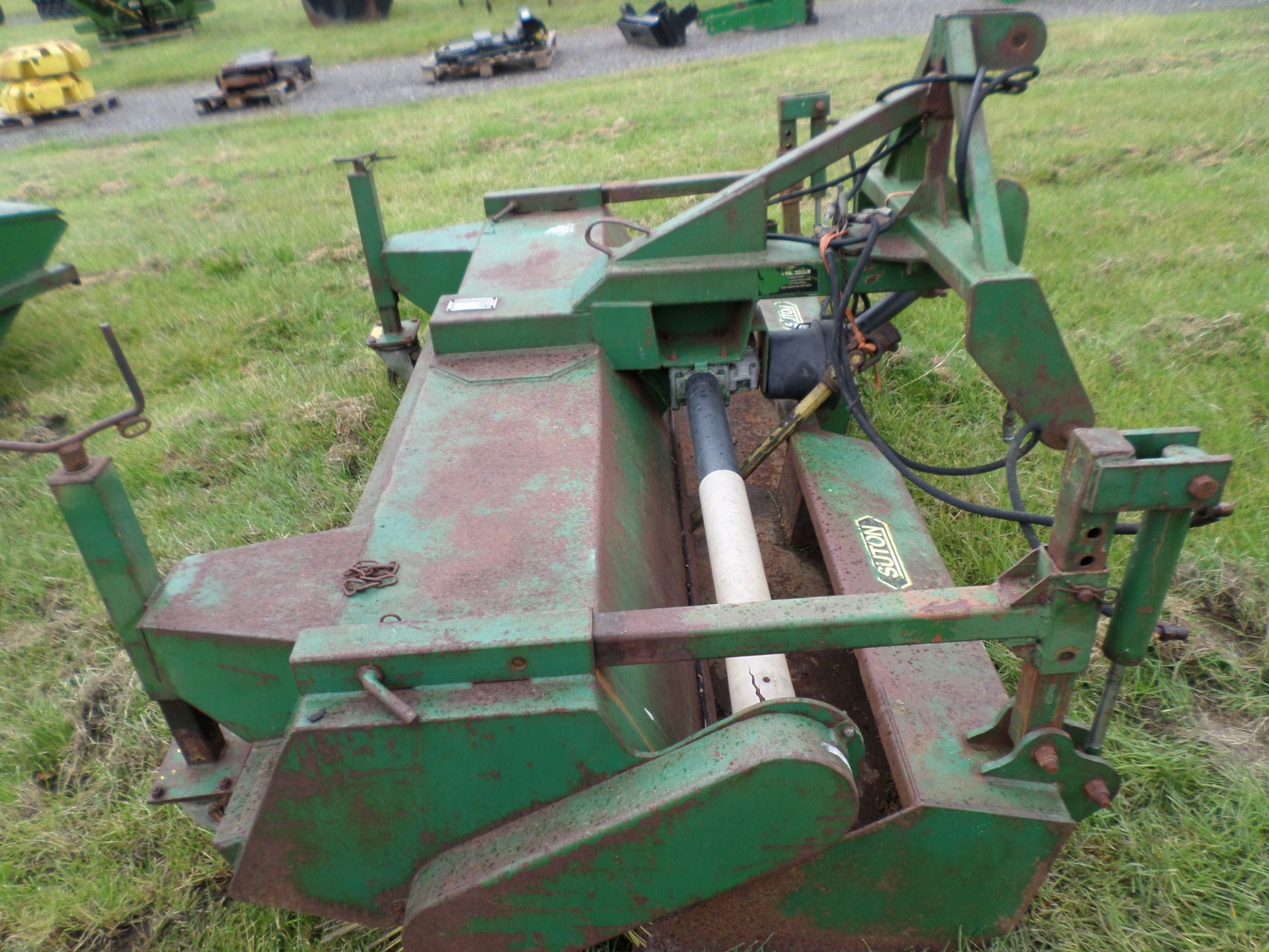 Suton tractor mounted brush and collector - Image 3 of 3