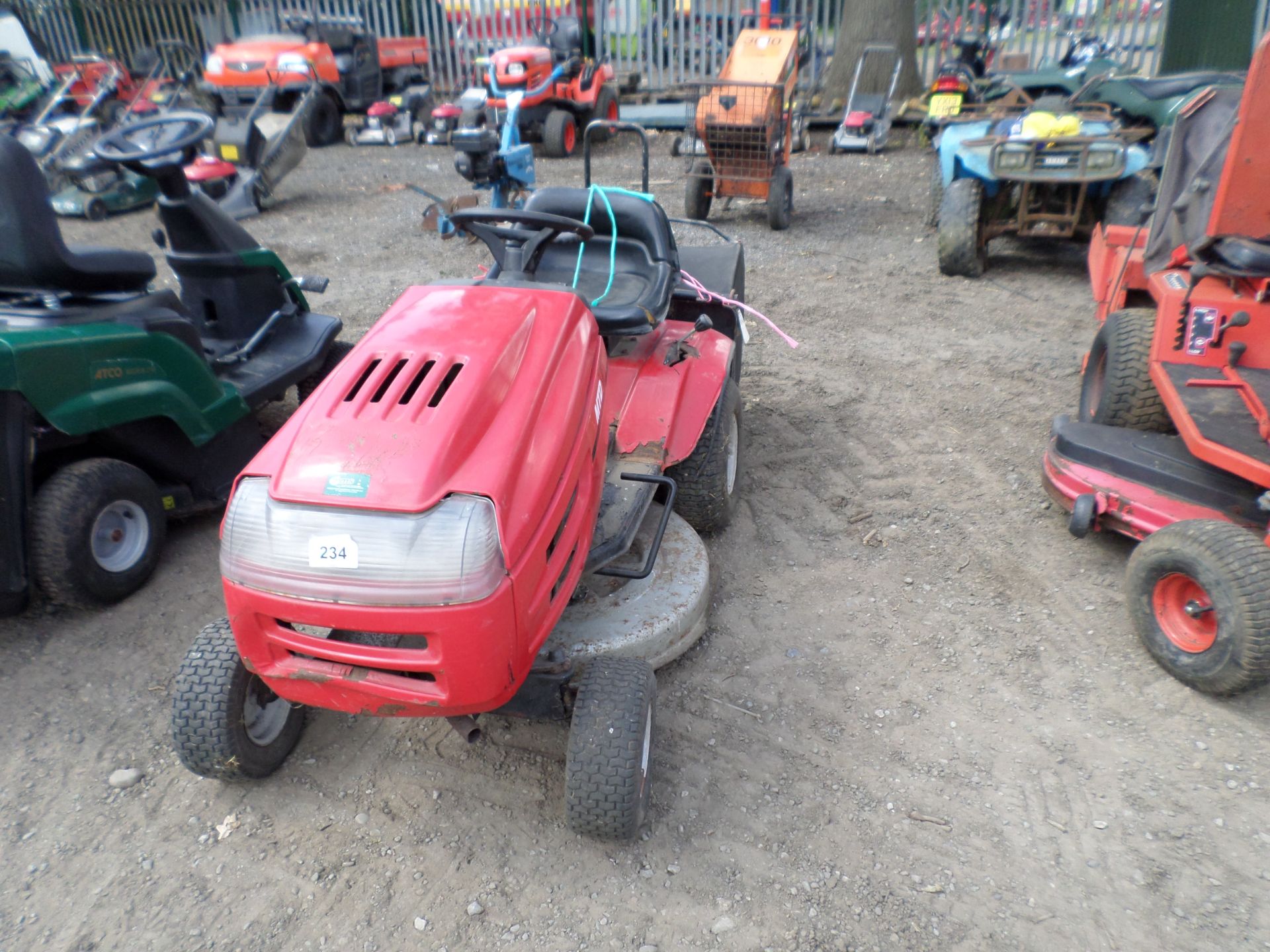 MTD J136 ride on lawnmower