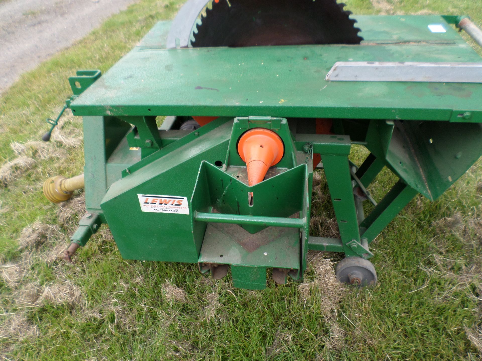 Posch professional tractor mounted PTO run log/timber processing unit with log chopper/splitter - Image 3 of 3