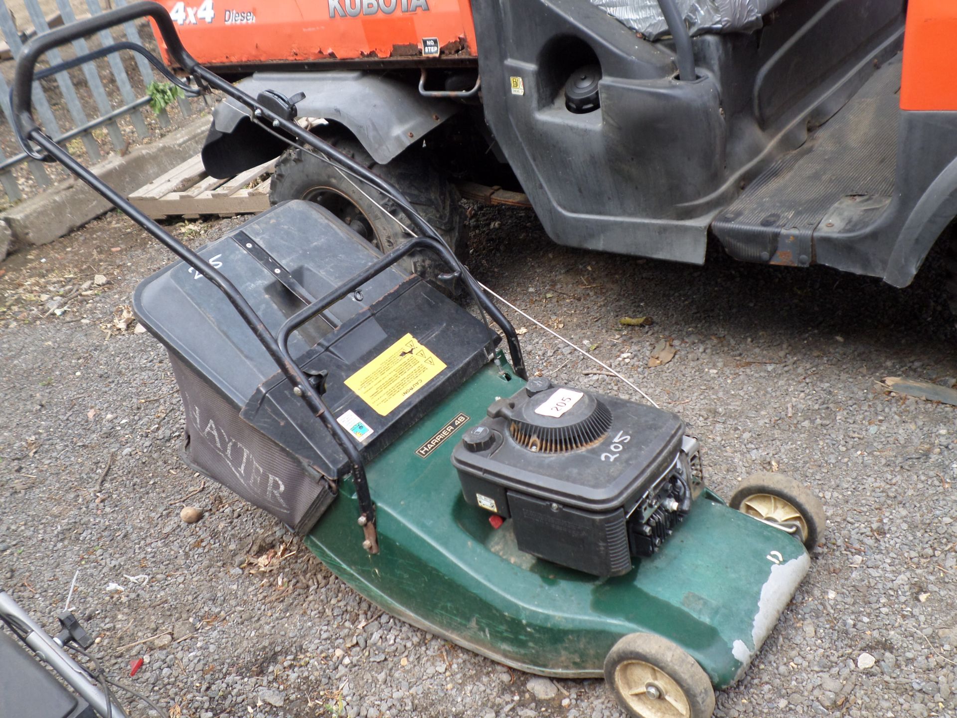 Hayter Harrier 48 roller rotary mower - Image 2 of 2