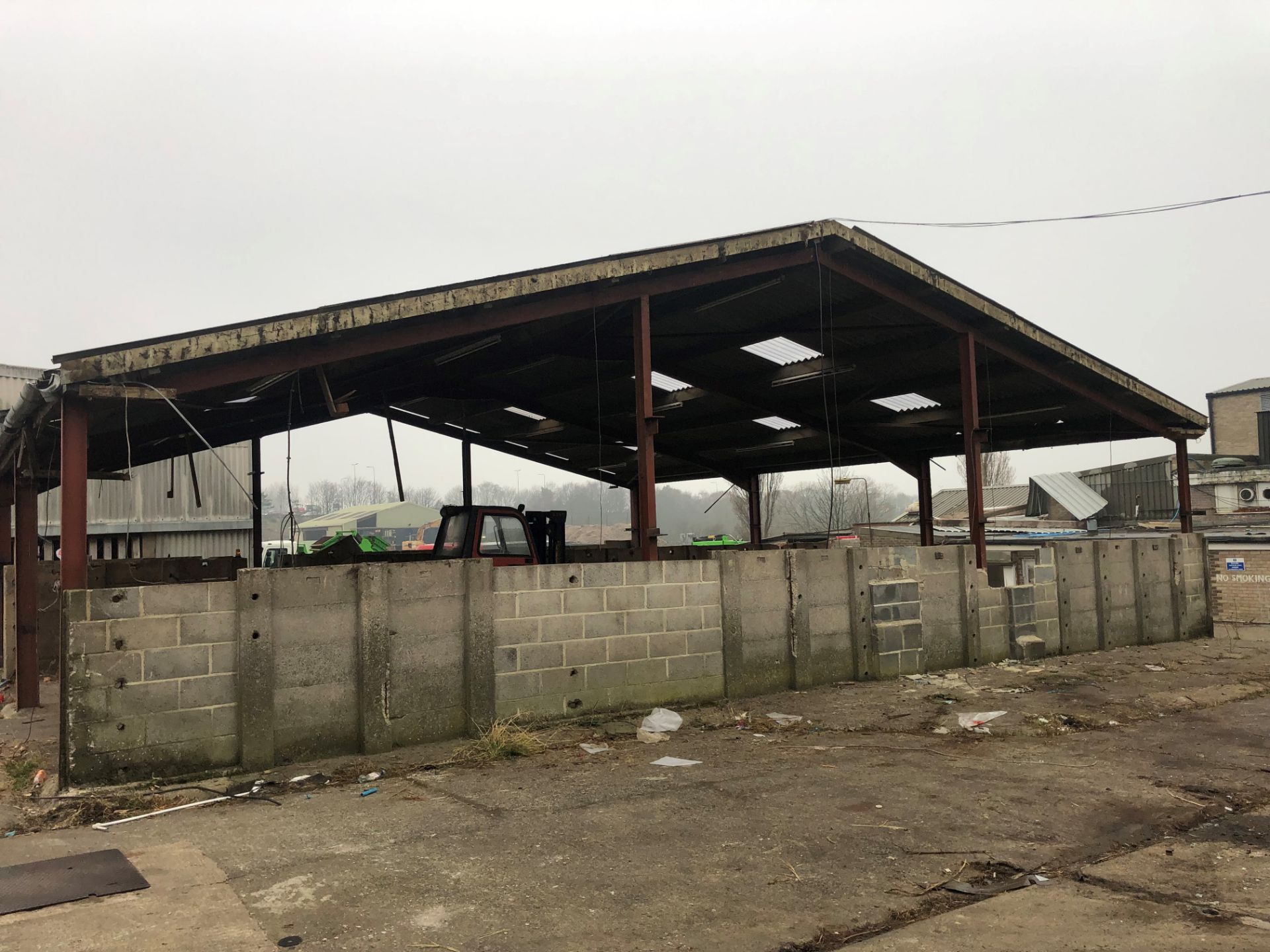 Secondhand portal frame steel building with timber purlins, 50ft wide, 3 x 17ft bays, 10ft to - Image 4 of 4